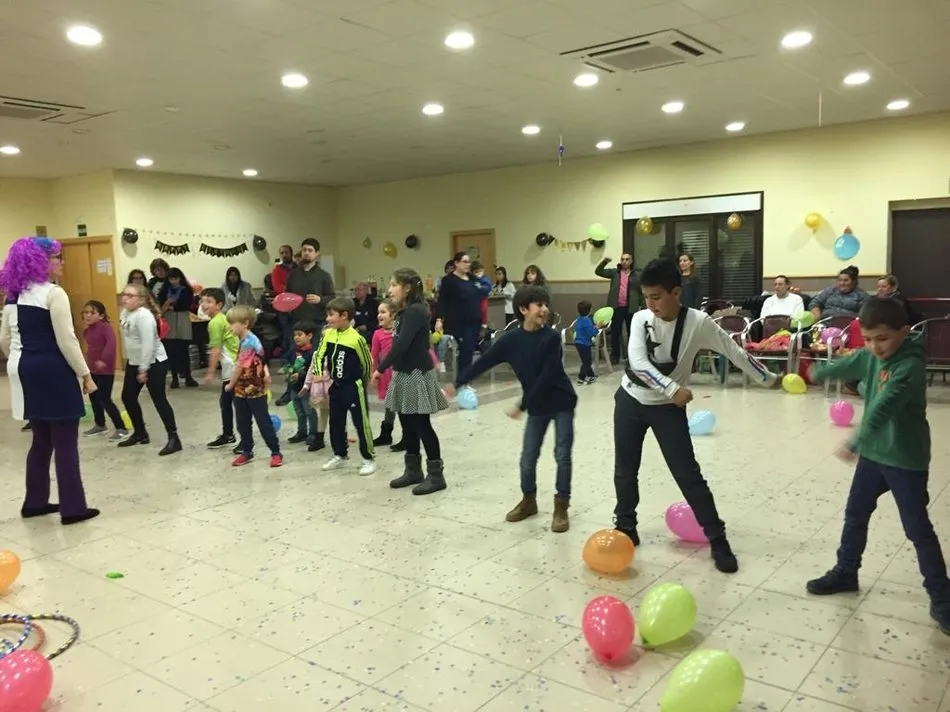 Foto 3 - Los m&aacute;s peque&ntilde;os de Villarino se adelantan a la celebraci&oacute;n de la Nochevieja  