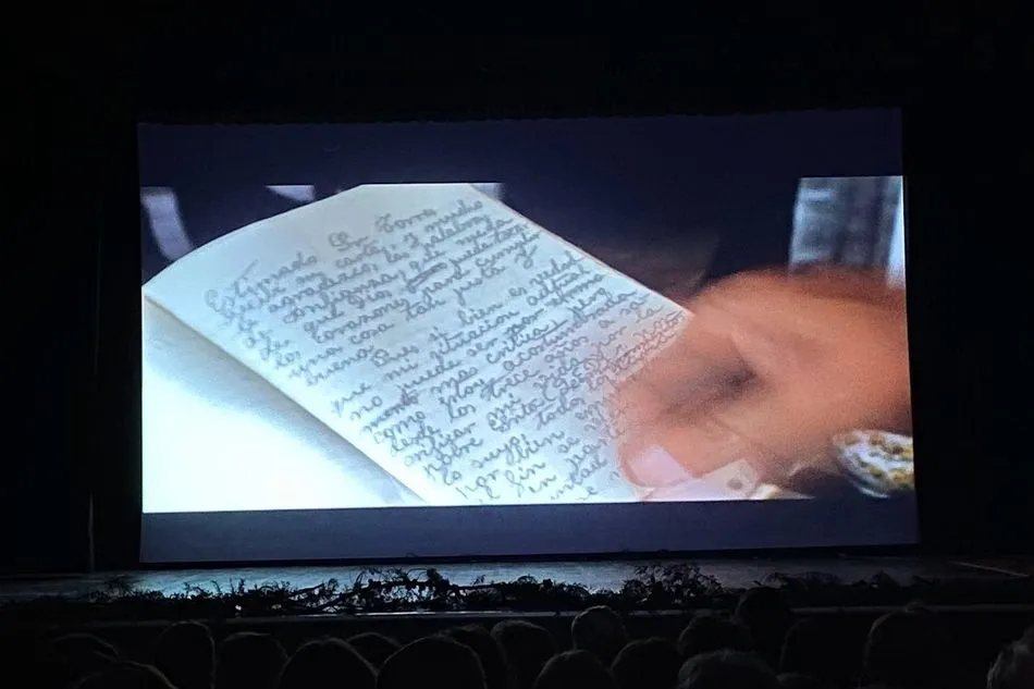 Foto 7 - Buena afluencia de p&uacute;blico a la proyecci&oacute;n en Vitigudino del documental sobre In&eacute;s Luna  