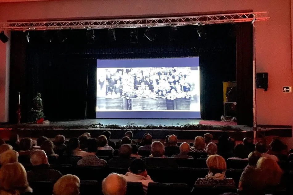 Foto 3 - Buena afluencia de p&uacute;blico a la proyecci&oacute;n en Vitigudino del documental sobre In&eacute;s Luna  