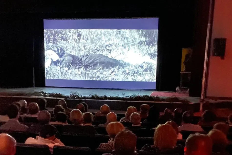 Foto 2 - Buena afluencia de p&uacute;blico a la proyecci&oacute;n en Vitigudino del documental sobre In&eacute;s Luna  