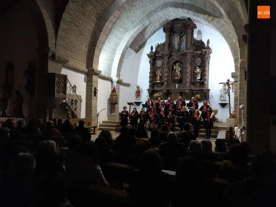 Foto 5 - Los Santos acoge el concierto del coro local en la iglesia de San Bartolom&eacute;