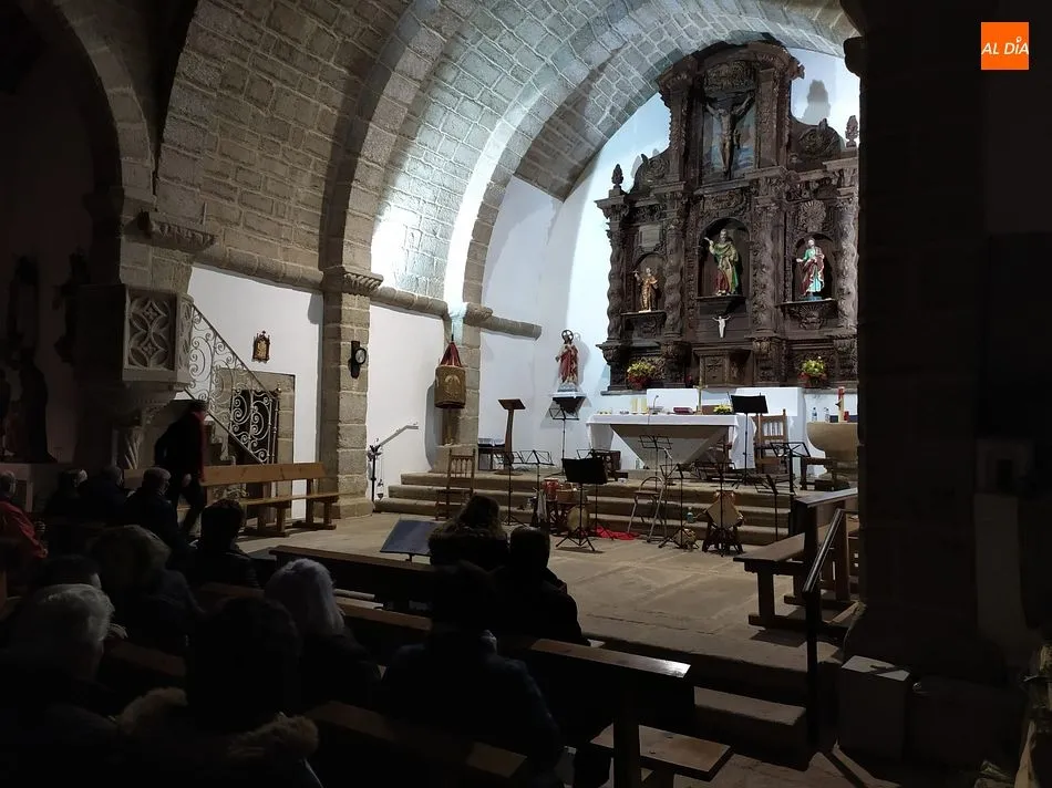 Foto 2 - Los Santos acoge el concierto del coro local en la iglesia de San Bartolom&eacute;