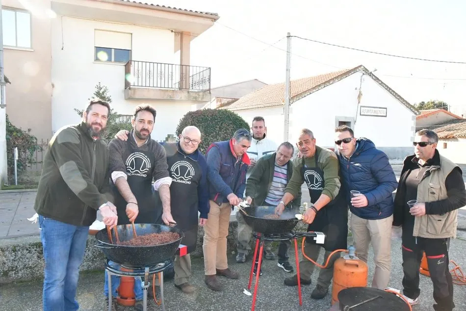 Foto 4 - La Asociaci&oacute;n Cultural &lsquo;El Molino&rsquo; nombra socios de honor a Ra&uacute;l D&iacute;az de Dios y El Mariquelo