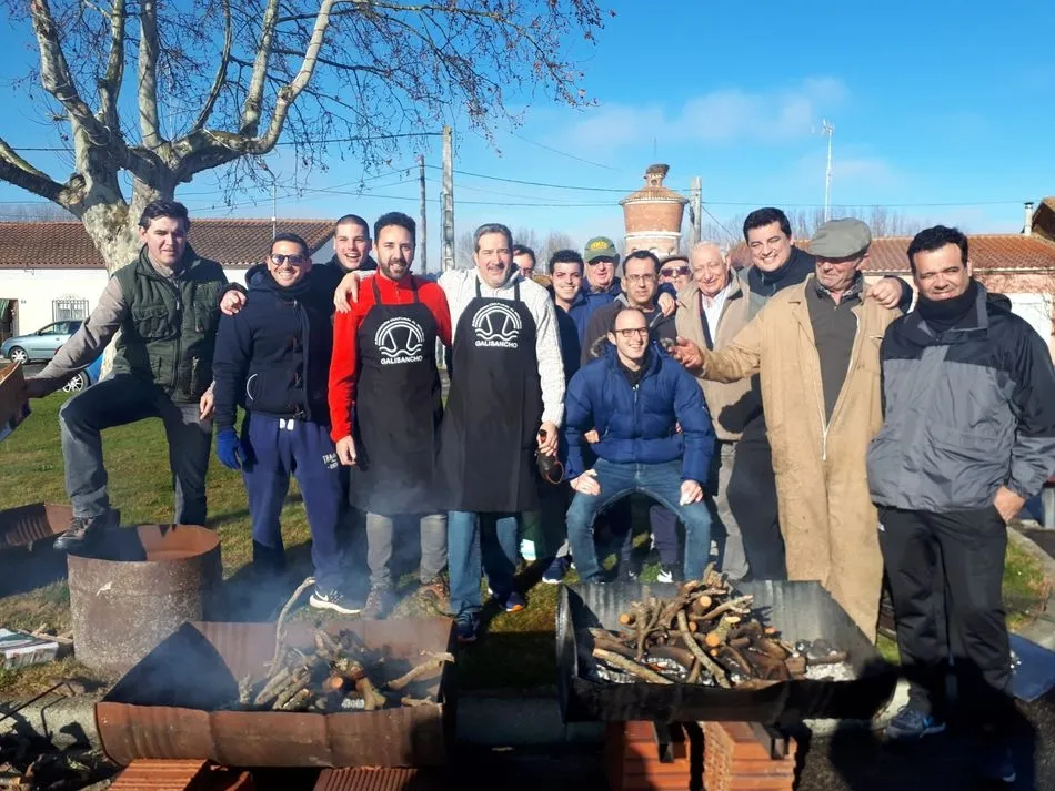Foto 2 - La Asociaci&oacute;n Cultural &lsquo;El Molino&rsquo; nombra socios de honor a Ra&uacute;l D&iacute;az de Dios y El Mariquelo
