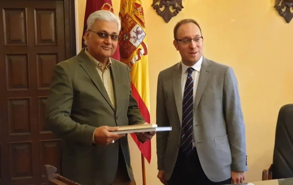 El alcalde recibe al número 2 de la Comisión para el Cambio Climático de las Naciones Unidas  