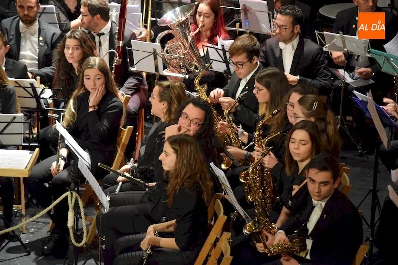 Foto 10 - La Banda de M&uacute;sica emociona en su concierto navide&ntilde;o