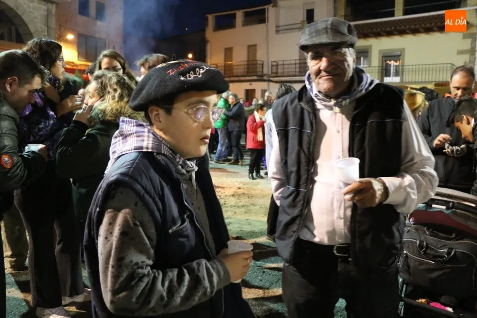 Foto 10 - Peque&ntilde;os y mayores celebran la Navidad en Villarino con un bel&eacute;n viviente  
