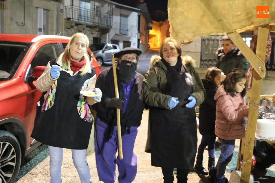 Foto 7 - Peque&ntilde;os y mayores celebran la Navidad en Villarino con un bel&eacute;n viviente  