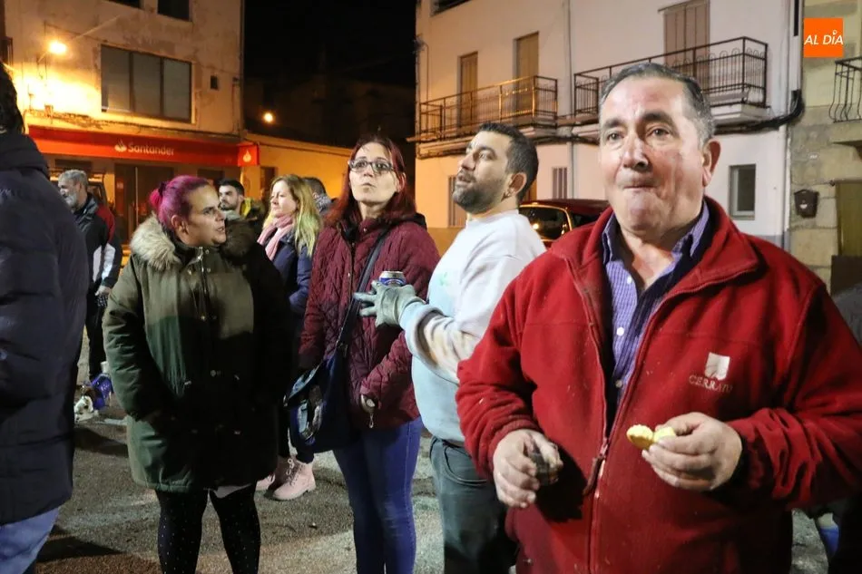 Foto 4 - Peque&ntilde;os y mayores celebran la Navidad en Villarino con un bel&eacute;n viviente  