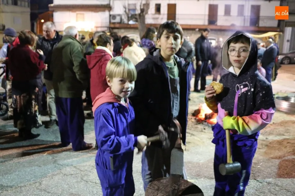 Foto 3 - Peque&ntilde;os y mayores celebran la Navidad en Villarino con un bel&eacute;n viviente  