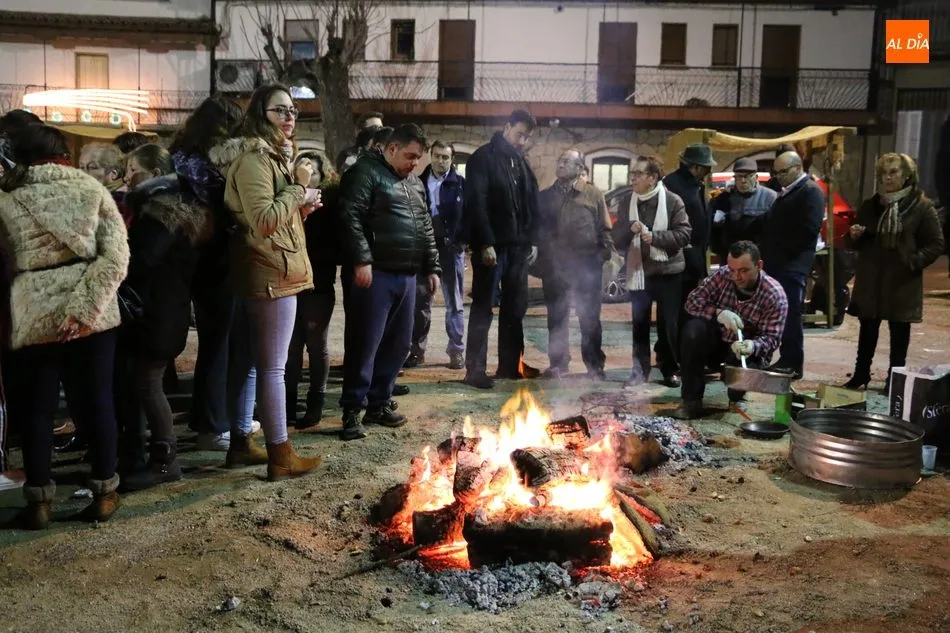 Foto 2 - Peque&ntilde;os y mayores celebran la Navidad en Villarino con un bel&eacute;n viviente  