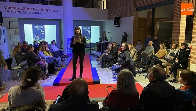 El CDS acogía el primer Desfile de libros: la lectura está de moda en la Biblioteca incluido en la programación de Navidad