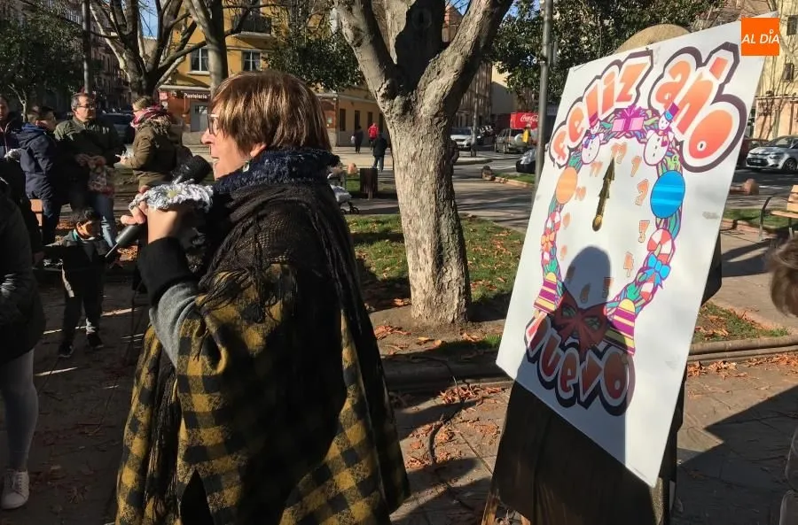 Foto 4 - Diversi&oacute;n en la plaza del Barrio Vidal con su &lsquo;Mediod&iacute;avieja&rsquo;