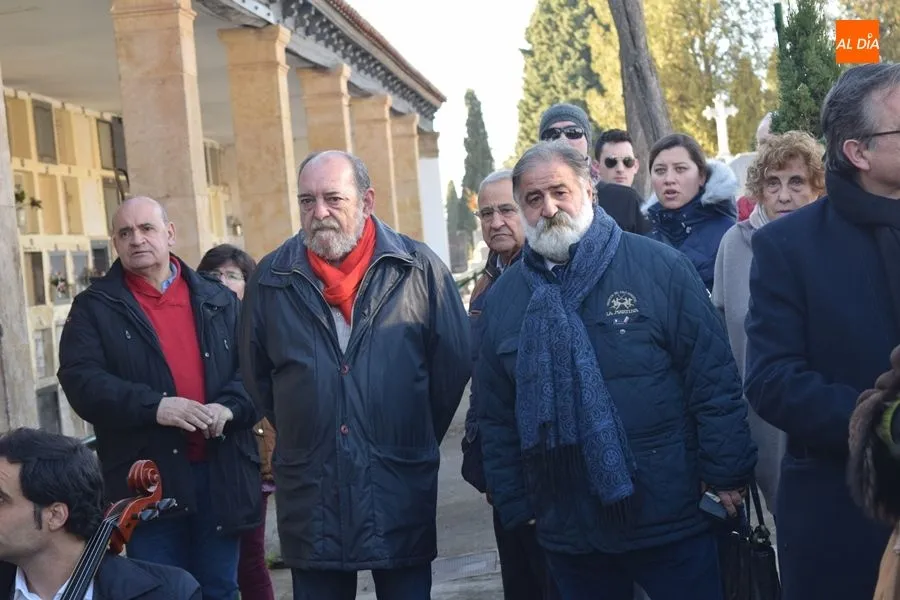 Foto 11 - Emotivo homenaje a Unamuno en el cementerio por el 83 aniversario de su muerte