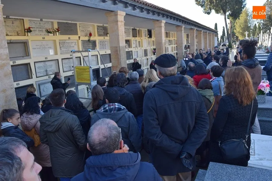 Foto 7 - Emotivo homenaje a Unamuno en el cementerio por el 83 aniversario de su muerte