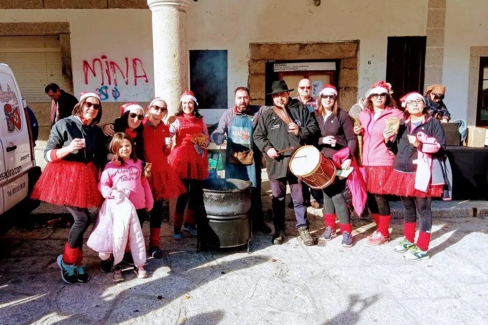 Foto 4 - En Villavieja despiden 2019 con los quintos y el recuerdo al expedicionario Antonio San Juan  