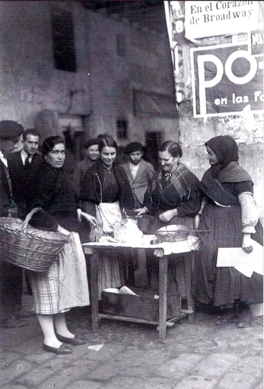 Foto 2 - La tradicional presencia de las turroneras de La Alberca en Salamanca  