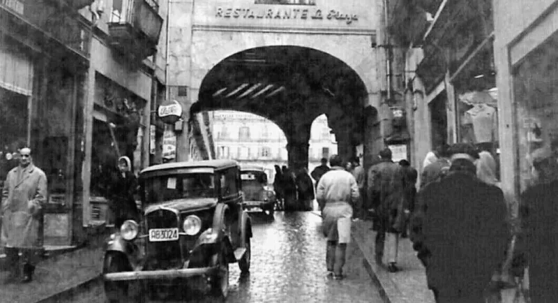Foto 2 - El tr&aacute;fico en la Plaza Mayor