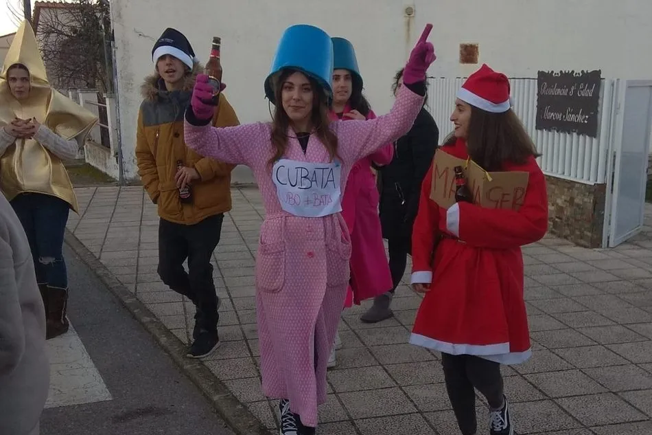 Foto 9 - En Mieza despiden el a&ntilde;o con una divertida San Silvestre por las calles del pueblo