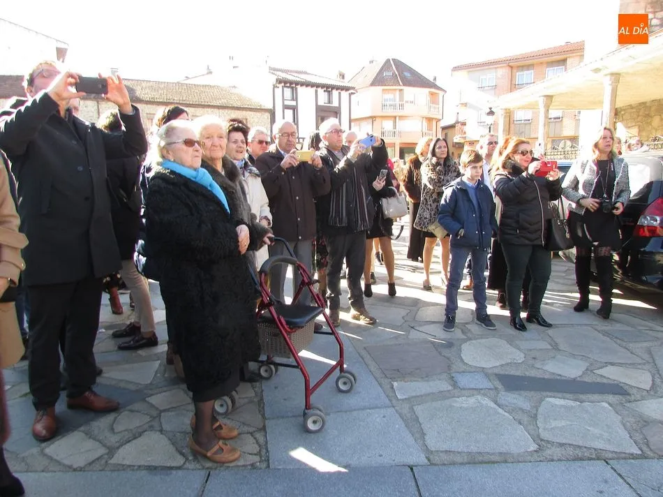 Foto 4 - Linares de Riofr&iacute;o da la bienvenida a 2020 con la fiesta de los quintos