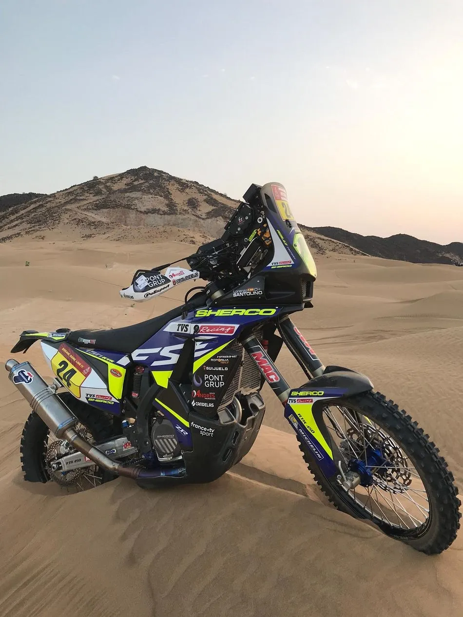 Foto 3 - Lorenzo Santolino ya rueda en el Dakar 2020