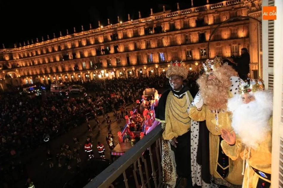  Los Reyes Magos saludarán desde el balcón del Ayuntamiento tras su llegada a la Plaza Mayor