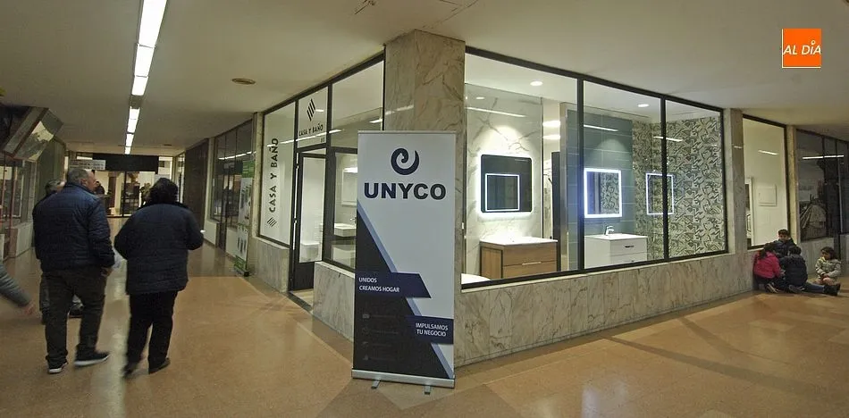 Locales de la planta baja del Centro Comercial donde se ubica la exposición / Fotos: Adrián M. Pastor