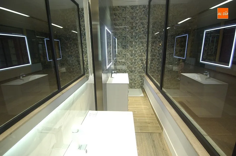 Foto 2 - SOPAM&nbsp;inaugura su exposici&oacute;n de material de ba&ntilde;o y construcci&oacute;n en pleno coraz&oacute;n de la Ciudad  