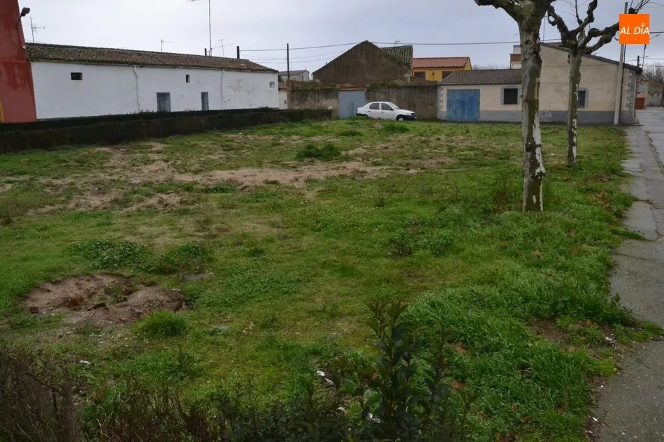 Suprimido el parque infantil del barrio de El Puente, que dará paso a un espacio de aparcamiento