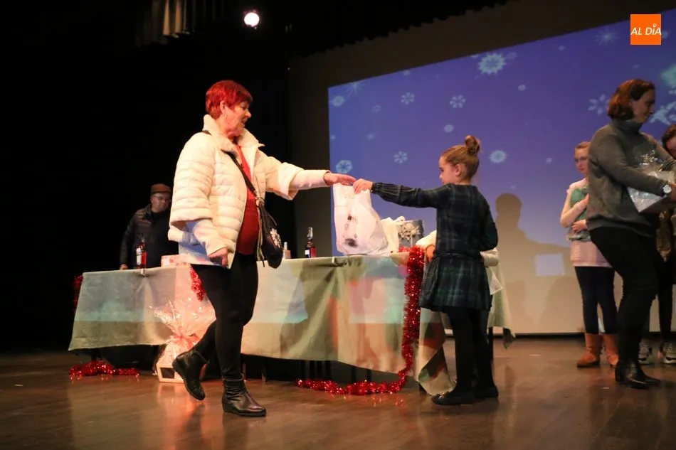 Foto 4 - Pasteler&iacute;a Osnie y Eva L&oacute;pez, Mejor Escaparate y Mejor Balc&oacute;n o Jard&iacute;n en el Concurso de...