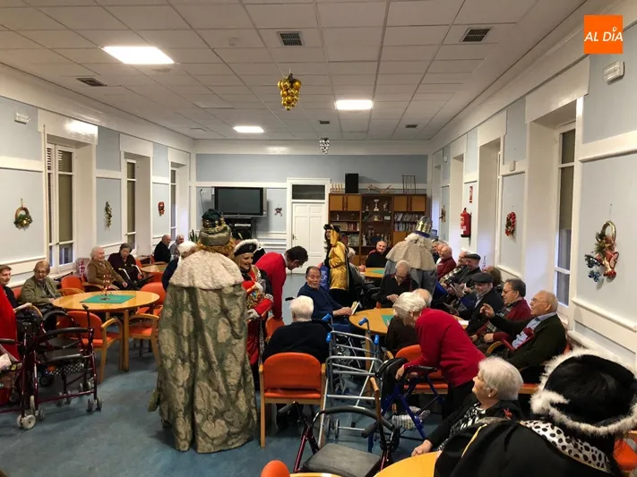 Foto 8 - Cientos de ni&ntilde;os dan la bienvenida a los Reyes Magos en el Centro Social