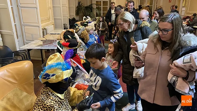 Los Reyes Magos ofrecían la recepción real en el Centro Social