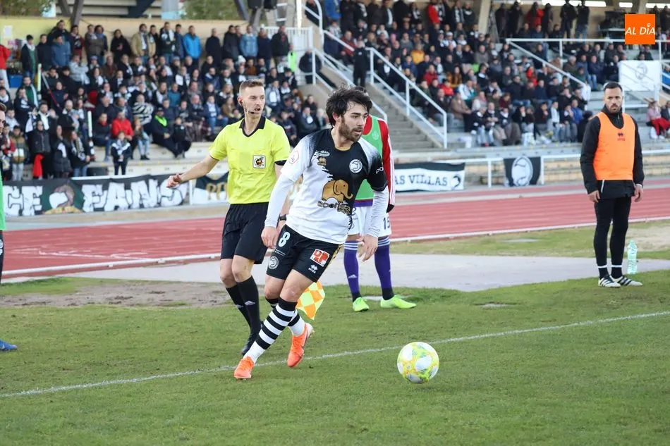 Javi Navas durante un encuentro con Unionistas / Archivo