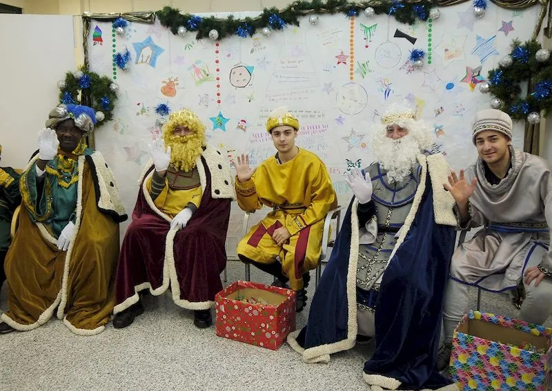 Los Reyes Magos con los más pequeños en Carbajosa