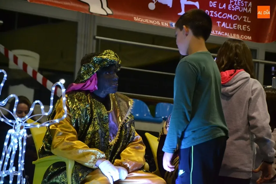Foto 9 - Los Reyes Magos adelantan en Navilandia su visita a los ni&ntilde;os mirobrigenses  