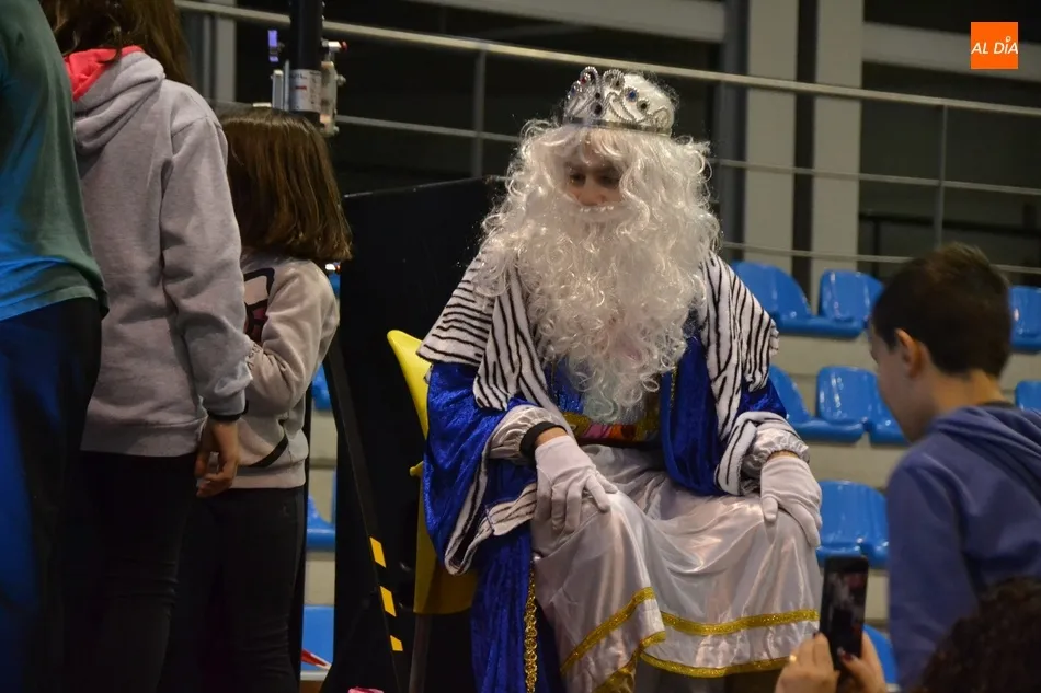 Foto 8 - Los Reyes Magos adelantan en Navilandia su visita a los ni&ntilde;os mirobrigenses  
