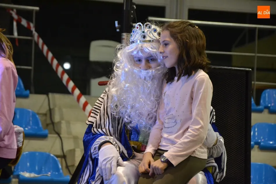 Foto 4 - Los Reyes Magos adelantan en Navilandia su visita a los ni&ntilde;os mirobrigenses  