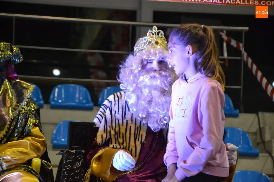 Foto 5 - Los Reyes Magos adelantan en Navilandia su visita a los ni&ntilde;os mirobrigenses  