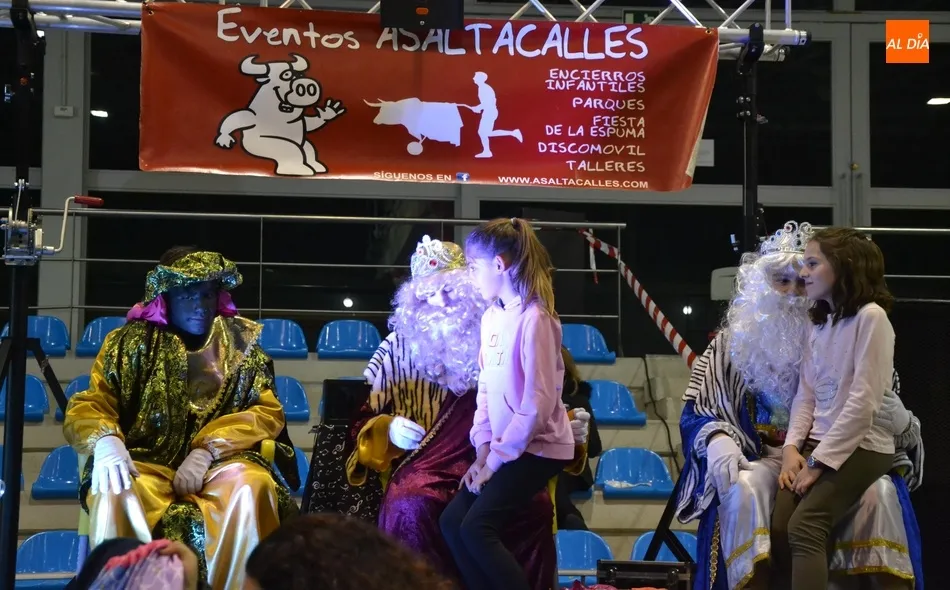Los Reyes Magos adelantan en Navilandia su visita a los niños mirobrigenses  