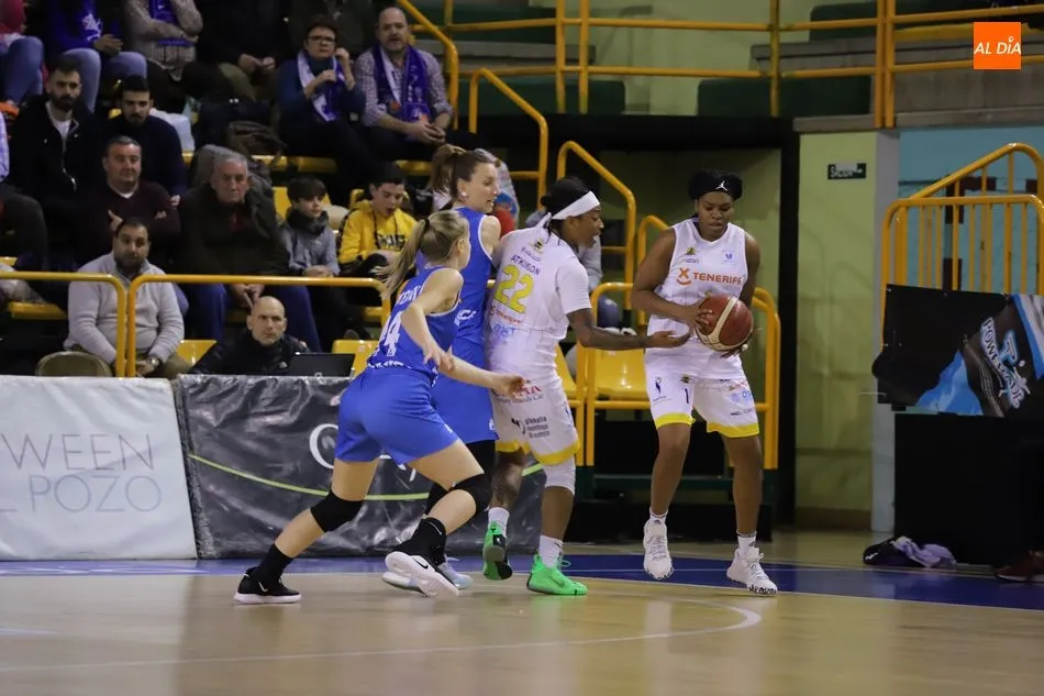 Foto 10 - El Perfumer&iacute;as Avenida empieza el 2020 en modo apasionadora al batir al Clarinos (89-37)
