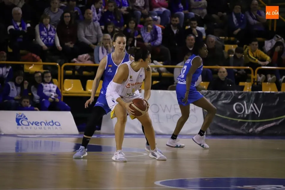 Foto 5 - El Perfumer&iacute;as Avenida empieza el 2020 en modo apasionadora al batir al Clarinos (89-37)