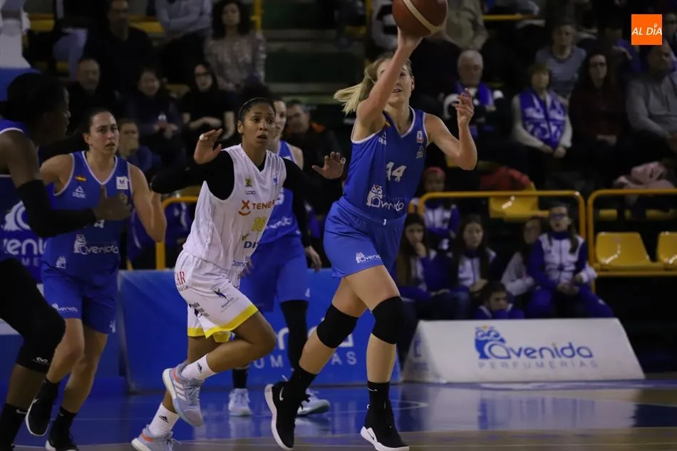 Foto 4 - El Perfumer&iacute;as Avenida empieza el 2020 en modo apasionadora al batir al Clarinos (89-37)