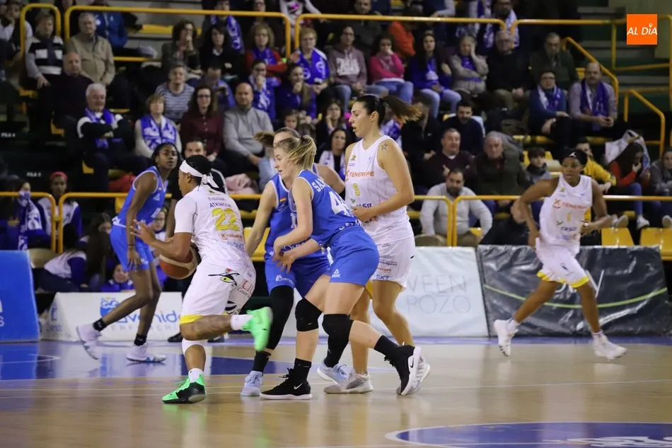 Foto 2 - El Perfumer&iacute;as Avenida empieza el 2020 en modo apasionadora al batir al Clarinos (89-37)