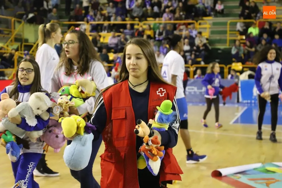 Foto 3 - La solidaridad inunda W&uuml;rzburg con la tradicional lluvia de peluches