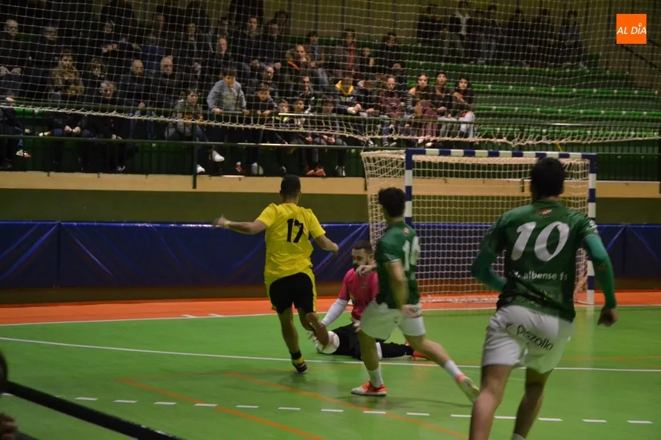 Foto 11 - El Piensos Dur&aacute;n Albense gana con un solitario gol al Mir&oacute;briga Futsal en la batalla contra el...