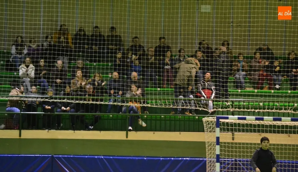 Foto 8 - El Piensos Dur&aacute;n Albense gana con un solitario gol al Mir&oacute;briga Futsal en la batalla contra el...