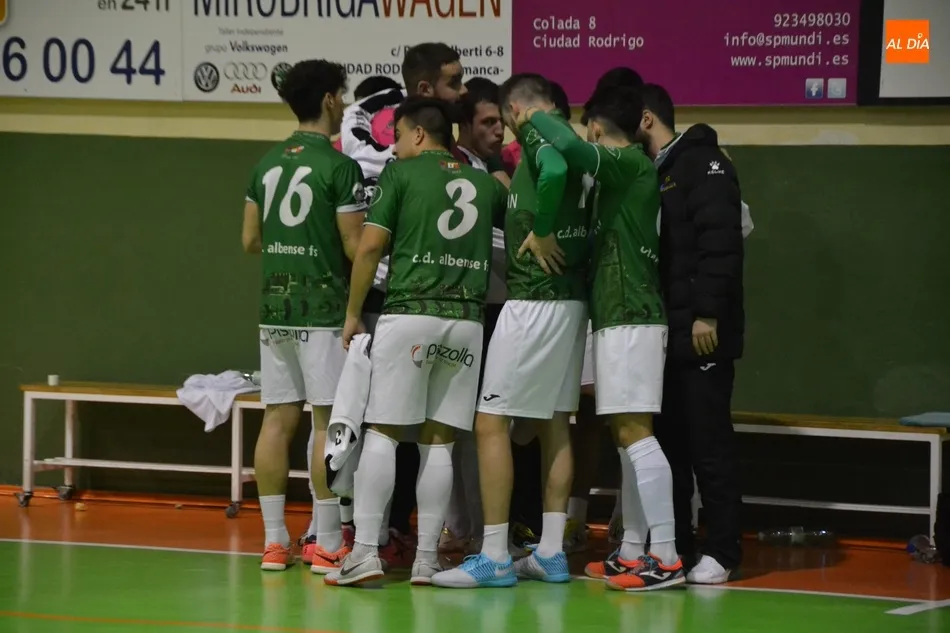 Foto 9 - El Piensos Dur&aacute;n Albense gana con un solitario gol al Mir&oacute;briga Futsal en la batalla contra el...