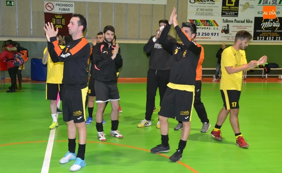 Foto 10 - El Piensos Dur&aacute;n Albense gana con un solitario gol al Mir&oacute;briga Futsal en la batalla contra el...