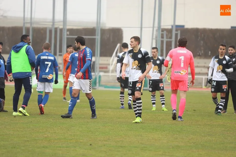 Foto 9 - Unionistas perdona al Leioa y acab&oacute; pag&aacute;ndolo en el &uacute;ltimo minuto (1-1)