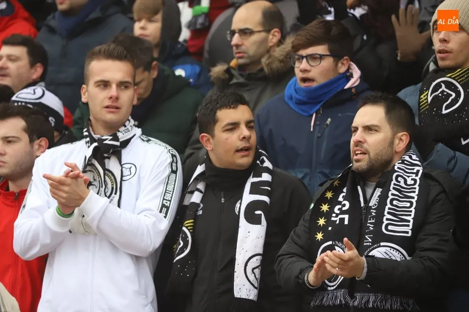 Foto 8 - La afici&oacute;n de Unionistas arropa al equipo en el primer partido del a&ntilde;o